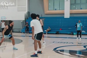 與隊友組隊出戰(zhàn)！楊瀚森在訓(xùn)練師球局的攻防集錦！越來越好了！