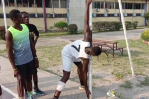 塞內(nèi)加爾籃協(xié)實(shí)訓(xùn)裸足201臂展223天賦怪，關(guān)鍵還有張伯倫皮膚！