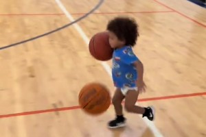 《在屎尿都控制不住的年紀(jì)，他學(xué)會(huì)了控球》