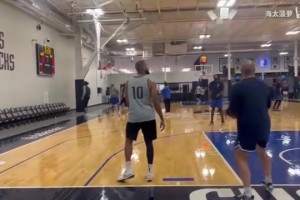 備戰(zhàn)揭幕戰(zhàn)！獨行俠的隊內(nèi)訓(xùn)練！鮑威爾三分這么準？