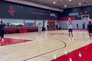 怪不得超遠(yuǎn)這么準(zhǔn)啊！謝潑德訓(xùn)練中都是三分線外一步練投籃的??