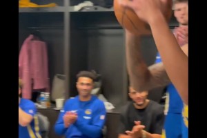 這新秀打球真的用腦子！勇士賽季開門紅，比賽用球給到理查德！