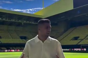 重返母隊(duì)！賽前羅德里的踩場時刻：真是完美的球場！