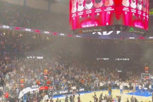 差距太大了！海王出場時全場歡呼，杜蘭特出場時切換成全場噓聲！