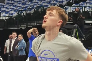 萬眾期待！狀元弗拉格賽前熱身 這投籃節(jié)奏看著挺舒服！