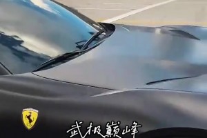 豪車?。【W(wǎng)友偶遇布朗尼開著新?lián)Q的法拉利812來到球館~