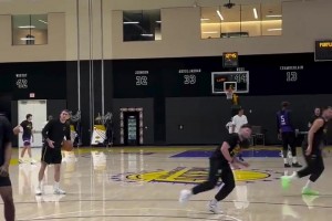 77的狀態(tài)真的是越來越好了！相信他會走的很遠(yuǎn)??