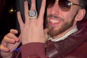 中國球迷們聽到了嗎？切特用中文秀戒指！