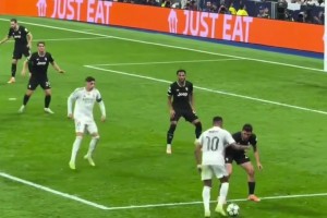 姆巴佩連過兩人后做球，無(wú)奈米利唐沒壓住啊