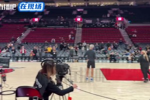 庫里賽前熱身連中三分遠(yuǎn)投，這手感真是沒誰了！