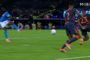 國(guó)米防守一言難盡！內(nèi)雷斯做球，安古伊薩奔襲破門