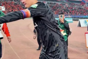 山東泰山隊(duì)賽后精彩瞬間，劉洋的英語水平突飛猛漲