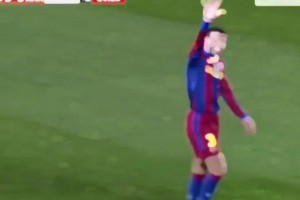 國家德比名場面！巴薩大勝皇馬，皮克亮五指山手勢！