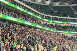 哀莫大于心死！實拍：工體現(xiàn)場球迷高喊“恭喜海牛，還我國安”