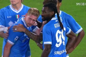 傷情很不妙！德布勞內(nèi)點射時受傷，直接被隊醫(yī)攙扶下場