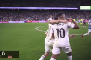 ??姆總和A費(fèi)上一秒還在擁抱慶祝，發(fā)現(xiàn)雙方?jīng)_突立馬“應(yīng)戰(zhàn)”