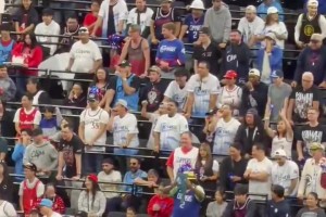 比盧普斯被捕！快船主場(chǎng)球迷齊聲高喊“FBI”干擾