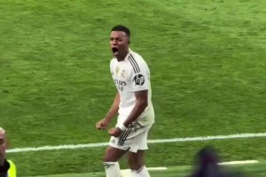 終結(jié)國家德比4連敗！皇馬2:1巴薩終場哨響后，皇馬三巨頭的反應(yīng)