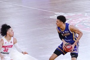 文班亞馬這天賦真讓人驚掉下巴！投完三分，還能直接沖進(jìn)去補(bǔ)扣！