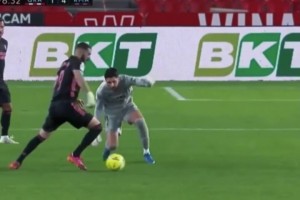 ??降智光環(huán)專治門將！本澤馬效應(yīng)，門將在場(chǎng)上的失智行為！