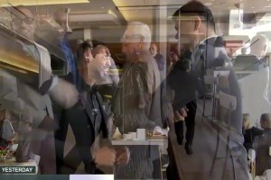 老友相聚！姚明弗老大見面親切相擁