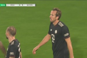 這球漂亮！凱恩禁區(qū)內(nèi)小角度轉(zhuǎn)身打門得手！拜仁2分鐘2球反超！