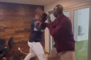 保羅·喬治進(jìn)行運(yùn)球外線投籃訓(xùn)練...????