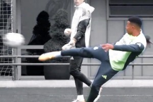 感受一下歐洲金靴的實(shí)力！姆巴佩訓(xùn)練中精彩凌空抽射