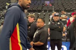 寸頭造型！小喬丹與空接之城老搭檔保羅擁抱致意??開心聊天~