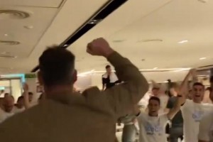 卡森退役快樂！費(fèi)鳥此前轉(zhuǎn)發(fā)21年曼城慶祝視頻！德布勞內(nèi)加入~