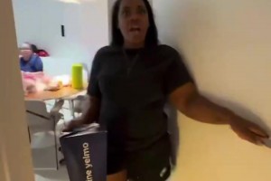 氛圍太好了！名場面：隊草巴特拉與諾比大叔播報多特首發(fā)名單！