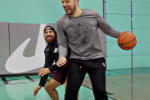 不僅是節(jié)奏而是藝術(shù)！慢鏡頭看東契奇的進攻，簡直得分如喝水??！