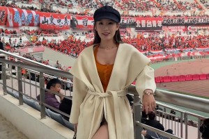 阿姨好啊??！泰山美女球迷雷姨風(fēng)姿綽約，今天我們都是泰山球迷