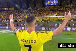 C羅點(diǎn)射絕殺+雙響帶隊(duì)豪取7連勝！取勝后和球迷互動(dòng)慶祝