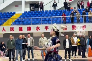 ??快來(lái)看表妹投籃了！黔南“村BA”總決賽后驚艷一幕！