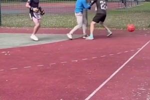 一言不合就打架！這是一種新足球運動嗎??