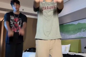 哥們你是楊翰親弟嘛兄弟？太像了吧??