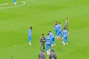 噓聲震耳欲聾！諾德在熱身時(shí)被安菲爾德球迷報(bào)以噓聲??