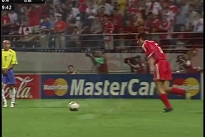 有誰還記得??當(dāng)年世界杯，邵佳一vs巴西任意球險(xiǎn)些破門