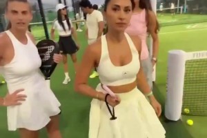 美國(guó)博主問(wèn)安東內(nèi)拉：你是做什么工作的？??