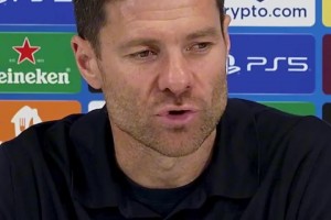 比紅牌更悲傷的是人性！世界杯名場(chǎng)面：卡卡笑著笑著就哭了~