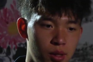 每體關(guān)注王鈺棟，直言英超與德甲或?qū)⒊蔀樗南乱徽? >
                                        </div>
                                    </div>
                                                                        <div   id=