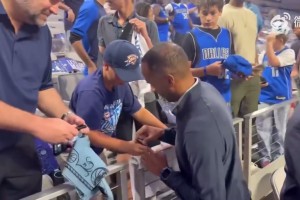 獨(dú)行俠GM從遭遇人生威脅到連續(xù)給簽名 才幾個(gè)月達(dá)拉斯就變天？