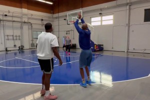 神射手老當(dāng)益壯！60歲的雷吉·米勒三分球輕松十連中??