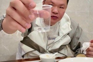 夜宵吃上東莞海鮮了！朱芳雨：楊瀚森正處于循序漸進(jìn)的適應(yīng)期~~