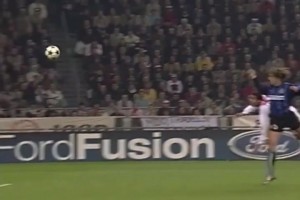 兩位頂級中鋒的完美配合！維埃里反擊傳中克雷斯波頭球破門！