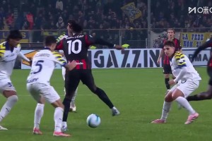 單刀不進(jìn)！萊奧腳后跟精妙傳球！普利西奇單刀打門(mén)偏出！