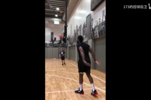 平行世界！假如哈登是右手投籃！依舊是流暢絲滑啊~