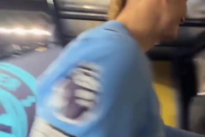 勢(shì)頭正盛！賽后直拍：曼城球員笑嘻嘻一起回更衣室！