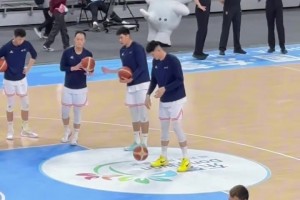 四川爆冷出局！周琦賽前輕松調(diào)戲工作人員，沒想到后者直接走了